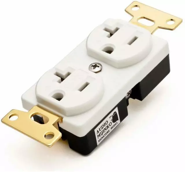 Oyaide Wall Outlet R0
