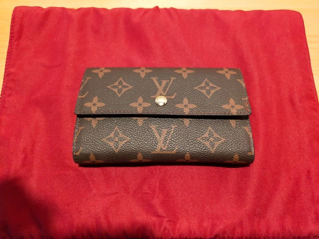Louis Vuitton Classic Monogram Canvas Sarah Wallet *Discontinued Model* *RARE* Louis Vuitton Classic Monogram Canvas Sarah Wallet *Discontinued Model* *RARE*