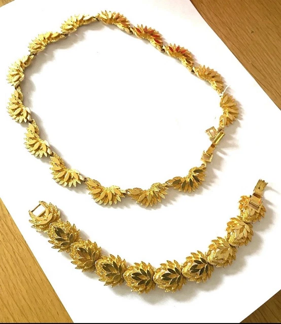 Collier Vintage Dolce Vita En Résine Dorée - Bijou Ancien Style Couture