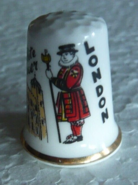 Dé à Coudre En Porcelaine Fine - Motif Fleur Du Mois De Mars, Collection Limitée Et Boîte Cadeau Incluse