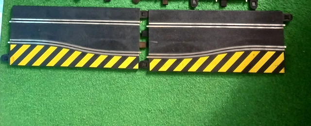 2 rails chicane pour circuit de voitures électrique SCALEXTRIC SPORT au 1/32ème