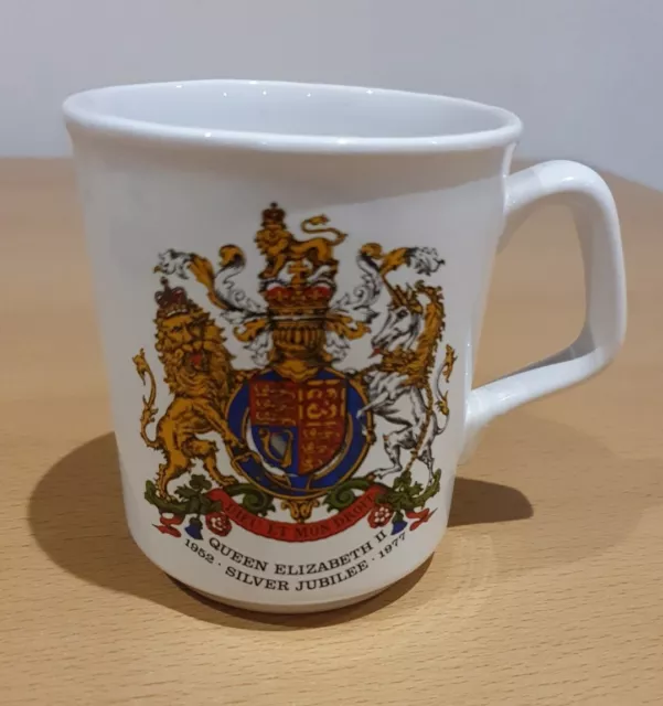 Queen Elizabeth II Silver Jubilee 1952-1977 Tams England Mug