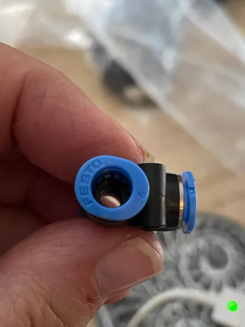 Festo QST series 6mm t connector push in