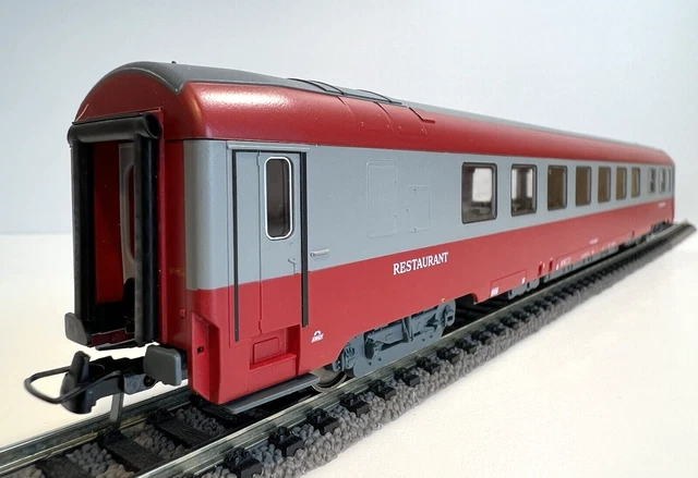 ROCO 45210 - Voiture restaurant rouge/ciment ép IV de la SNCF en HO EUR ...
