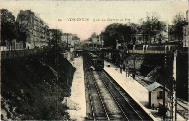 CPA Vincennes Avenue Aubert, La Gare FRANCE (1370210)