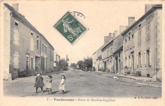 Carte Postale Ancienne – Moulins Engilbert – Rue Rollin – Nièvre (58) – 1900