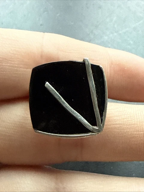 Bague Moderniste Vintage En Métal Et Cuir Noir - Ancienne Occasion - Unisexe