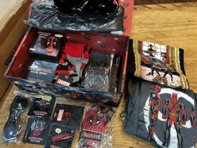 Deadpool Merc W/ A Mouth Lootcrate Collectible Gear Marvel T Shirts XL Pins ++++