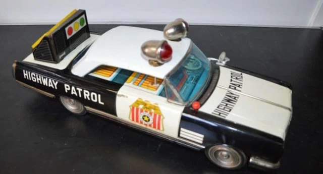 VOITURE DE POLICE HIGHWAY PATROL marque DAIYA de 370mm de longueur EUR 200,00 - FR