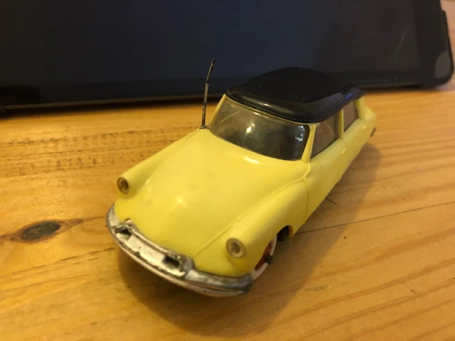 Norev Citroën DS 19 1/18 – Collector Beige/violet Pour Passionnés