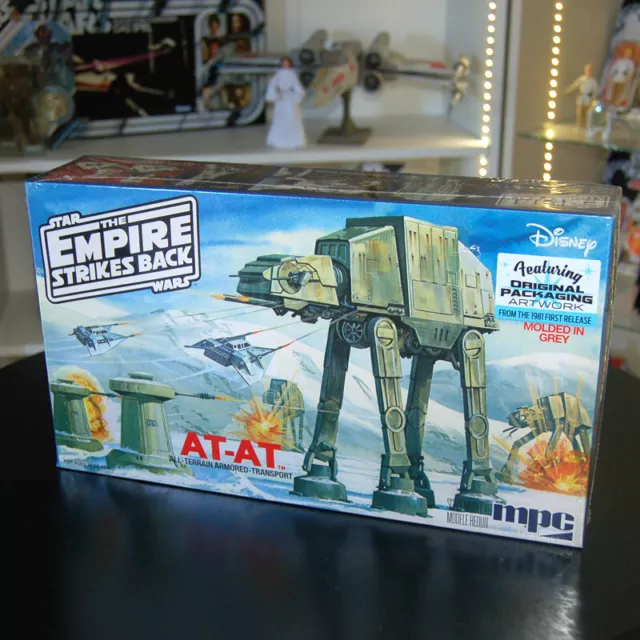 STAR WARS : L'empire contre attaque AT-AT Battle of Hoth - MPC - 1/100 - 20 cm.