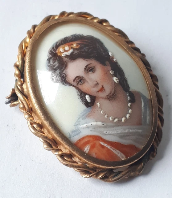 Broche Ancienne En Porcelaine De Limoges – Portrait De Femme, Vintage