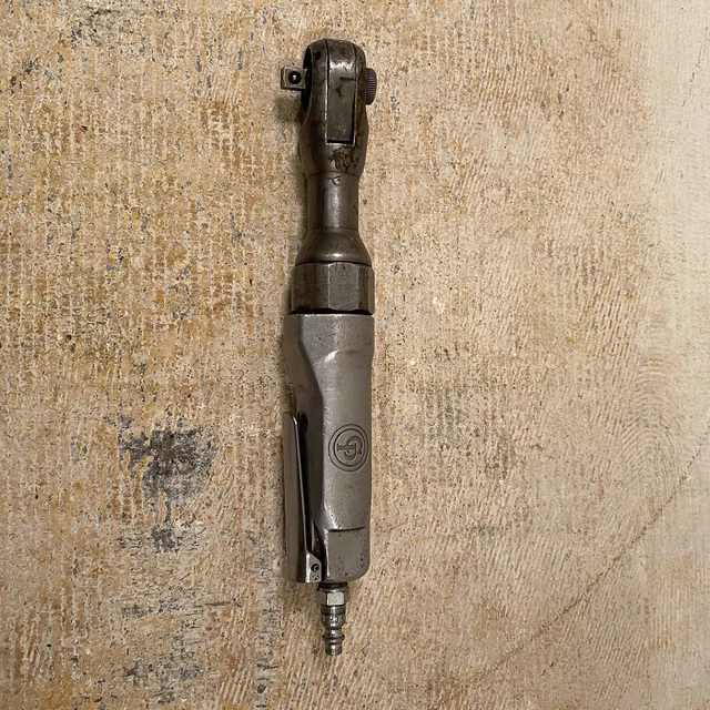 CP Chicago Pneumatic 3/8 in. drive air ratchet wrench (B67)