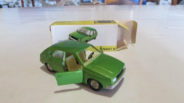 Les DINKY TOYS Made in Spain, avec: * La RENAULT 14
