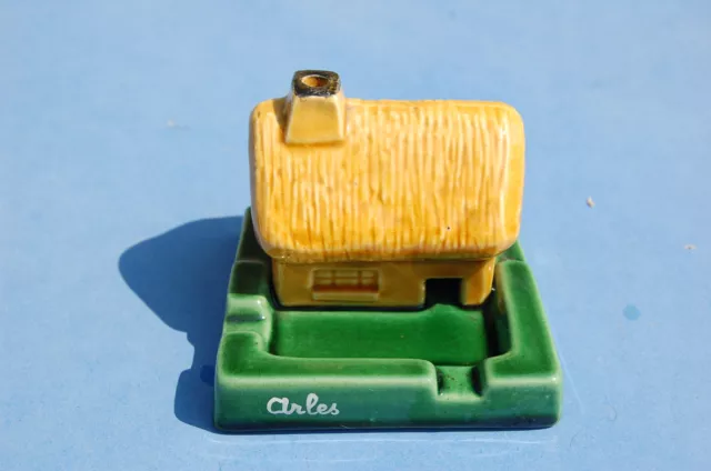Ancien Petit Cendrier " Souvenir De Arles " En Forme De Maison--Bon Etat --//Ct/