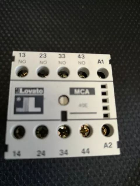 LOVATO CONTROL RELAY 415V 50Hz TYPE MCA . PART NO. 11MCA40415 3