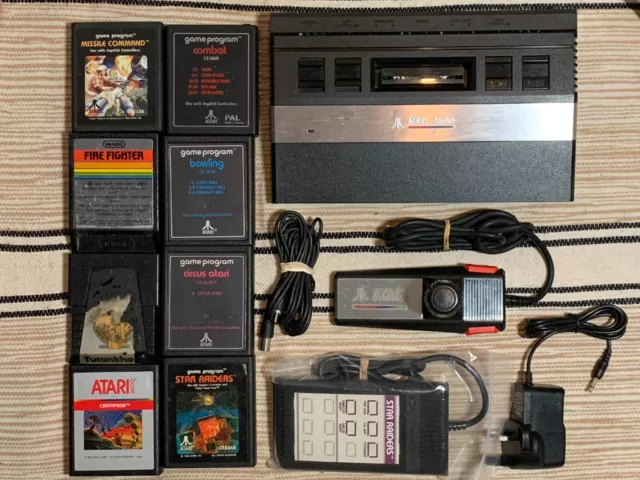 Atari - 2600 Jr. Including 1 joystick & 4 games (Ms. Pac-Man