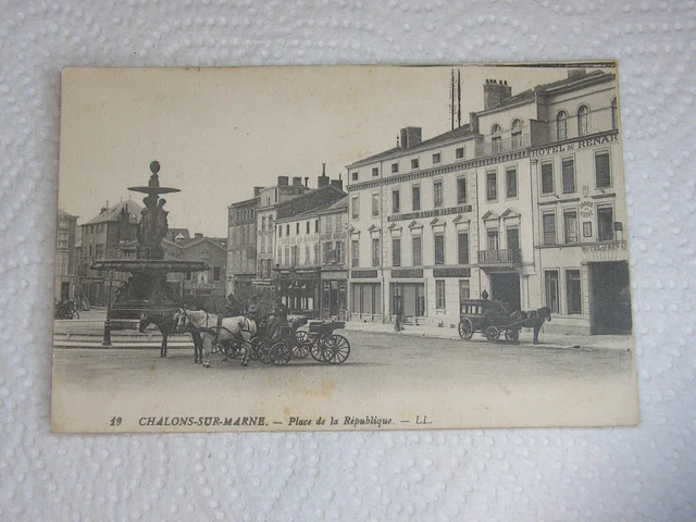 CPA - CHALONS SUR MARNE - Place de la République