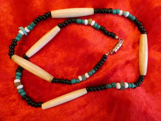 Beau collier indien, perles naturelles longues cornes, perles de verre et turquoise