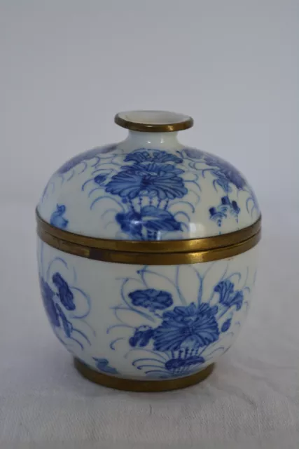 Thai hand painted blue & white small lidded pot.