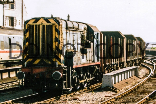 UK DIESEL TRAIN Railway Photograph Of Class 08 08664 Loco. Rm08-242 £1. ...