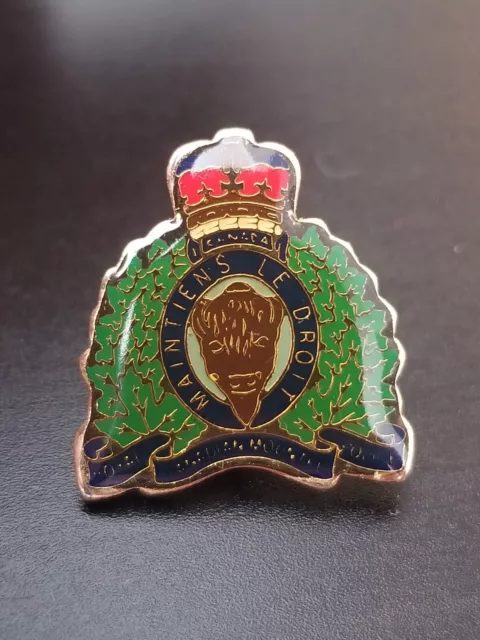 Rcmp - Royal Canadian Mounted Police - Coat Of Arms Crest Pin. Size 3/4 Inch.