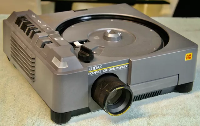 KODAK EKTAPRO 3000 SLIDE PROJECTOR for Spares or Repair