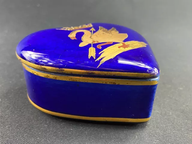 Boite en porcelaine à décor de cygne à la couronne or sur fond bleu nuit Blois 2