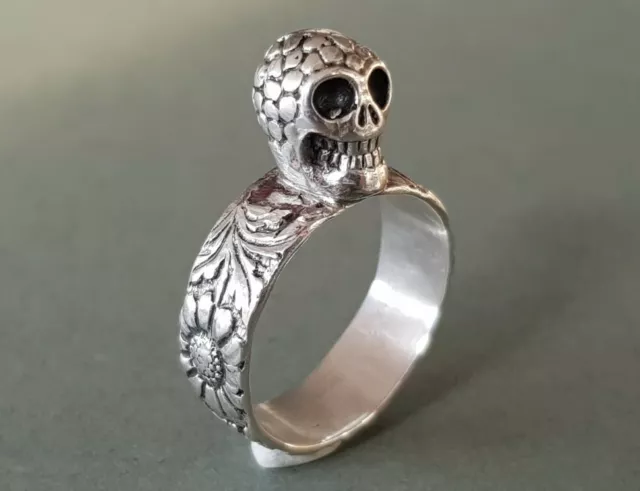 RARE SUPERB SILVER ANTIQUE MEMENTO MORI skull flowers RING