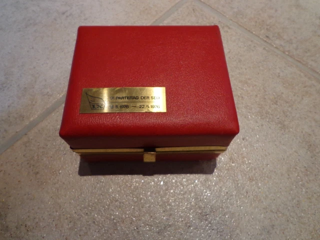  Ruhla Ddr Quartz Kaliber 28  Ehrengeschenk Zum Ix. Parteitag