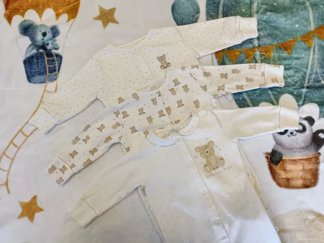 Bellissimo pacchetto tuta pigiama bambina orso 3-6 mesi successivo, mai indossato