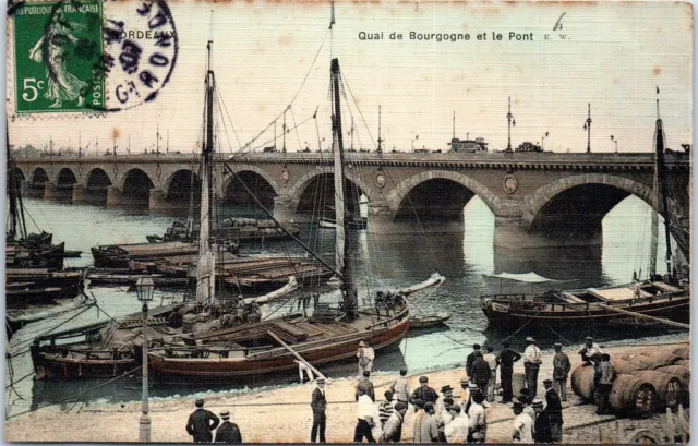 33 BORDEAUX - quai de bourgogne et le pont