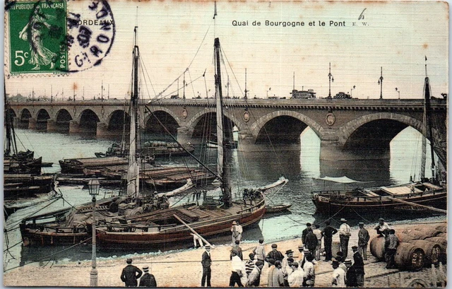 33 BORDEAUX - quai de bourgogne et le pont