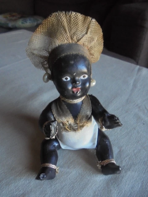 Poupée ancienne en plâtre ou terre de pipe