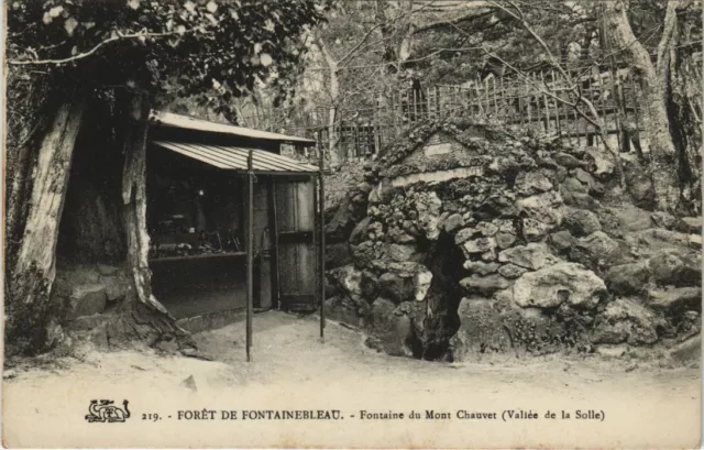 CPA Fontainebleau Fontaine du Mont Chauvet FRANCE (1100304)