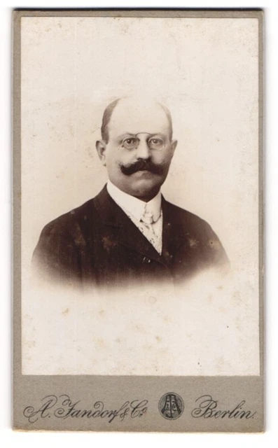 Fotografie A. Jandorf & Co., Berlin, Spittelmarkt 16-17, Herr mit Schnauzer und