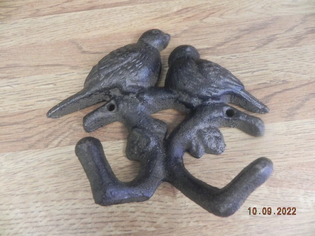 Cast Iron GARDEN  BIRDS Coat Hooks Hook Rack Towel ..TWO HOOK BIRD HANGER