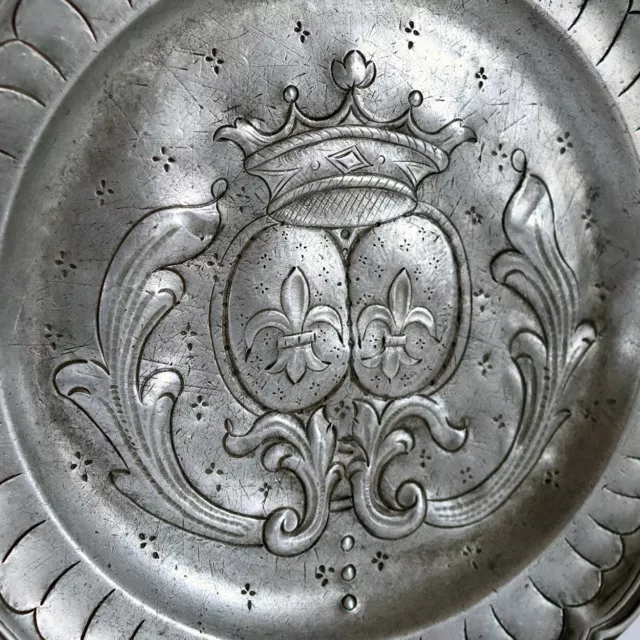 Antique French Pewter Armorial Wavy Edge Reeded Plate 19th century 3