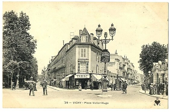 CPA 03 Allier Vichy Place Victor-Hugo Animated