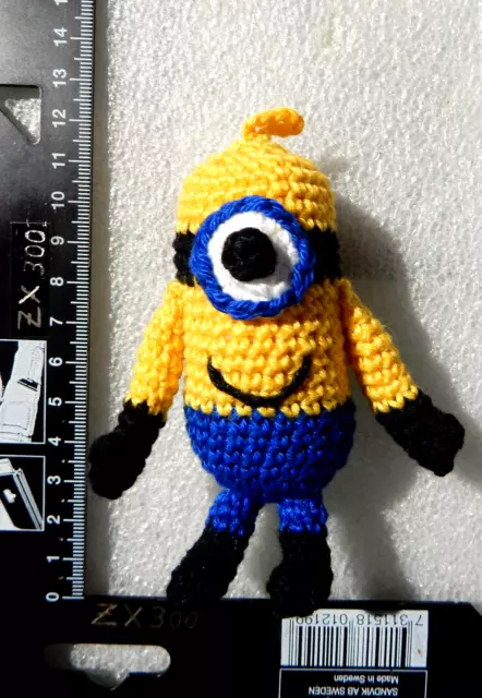 NEU Häkel Minion Schlüsselanhänger Amigurumi gehäkelt Handarbeit Catania