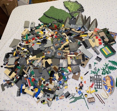 huge lot of lego minifigures