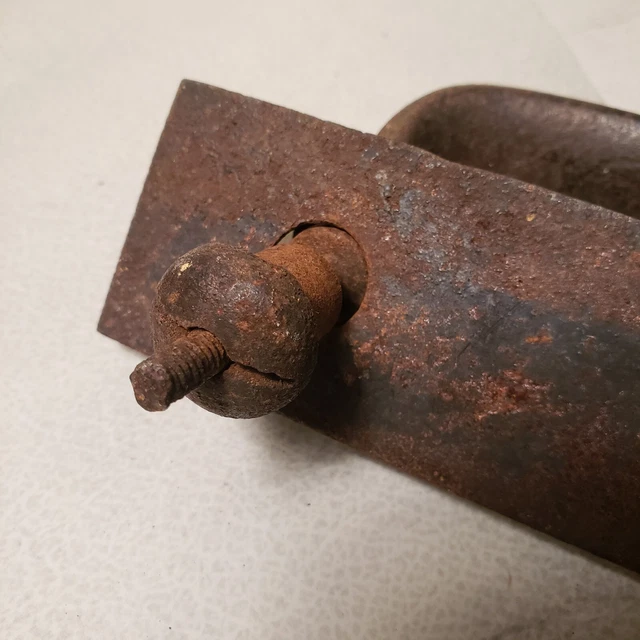 Antique Cast Iron old Farm Door Handle Pull Heavy Duty Cast Iron Salvage + Lock 5