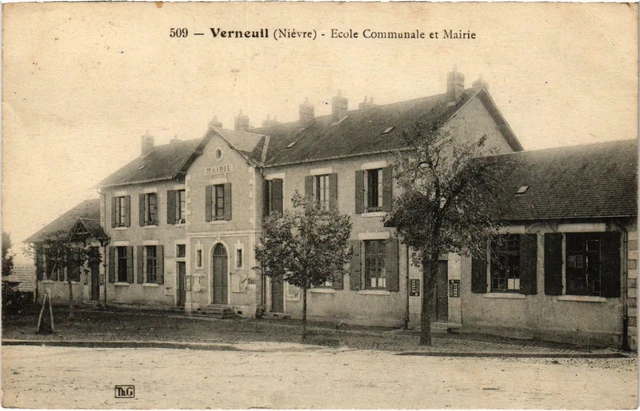 CPA VERNEUIL École Communale et Mairie Nievre (100540)