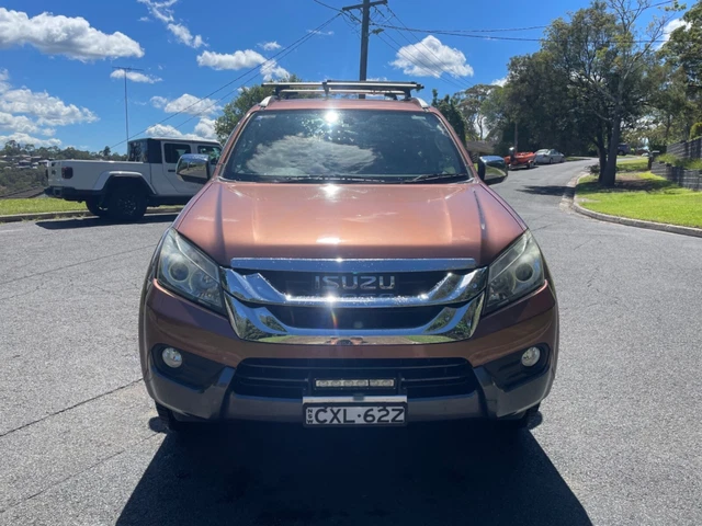 Isuzu Mux 2015 - outback bronze