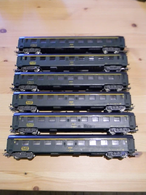 Voitures de voyageurs gris Jouef en plastique pour modélisme ferroviaire à l'échelle HO