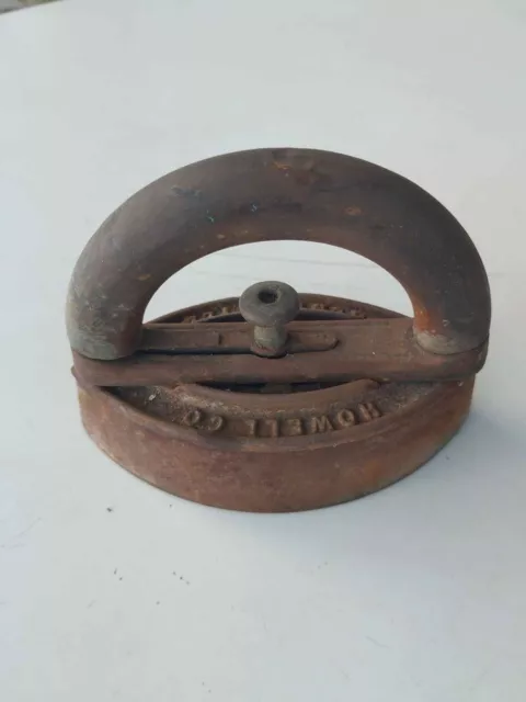 Antique Cast Iron Sad Iron #3 Howell Company Geneva Illinois with Handle