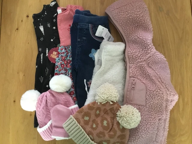 Pacchetto di vestiti per bambine età 6-9 mesi. Nuovo con etichette.