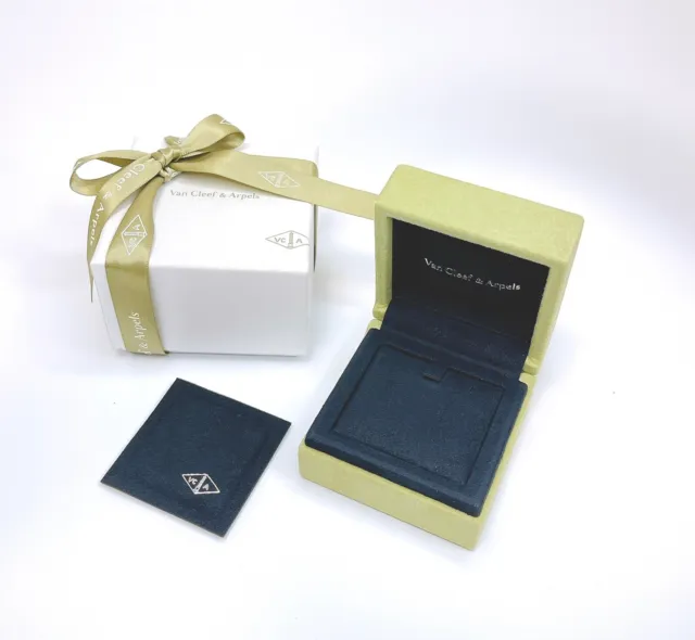 Van cleef & Arpels genuine Necklaces case Jewelry green suede box w/ Ribbons