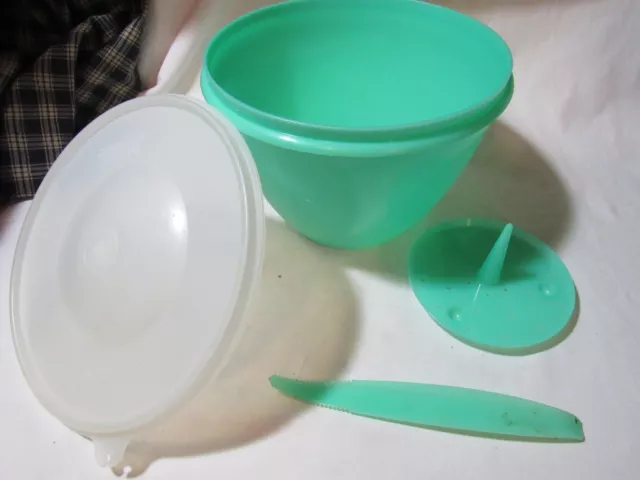 Tupperware Crisp It Jadeite Green Lettuce Keeper Container 679 Spike Lid corer