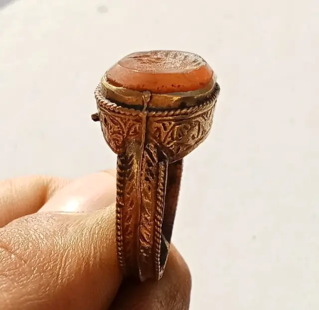 Antique Amber Intaglio Bee Egyptian King Engraved Bronze Signet Roman Ring